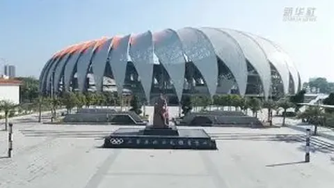 “埃文斯在赛车积分榜上位居首位”